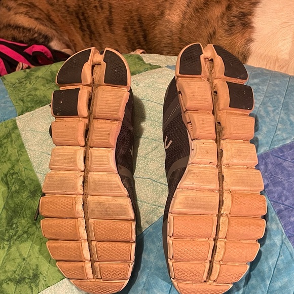 On cloud size 7 - Picture 4 of 5